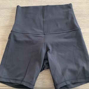 Lululemon Align HR Short 4” in Black size  6